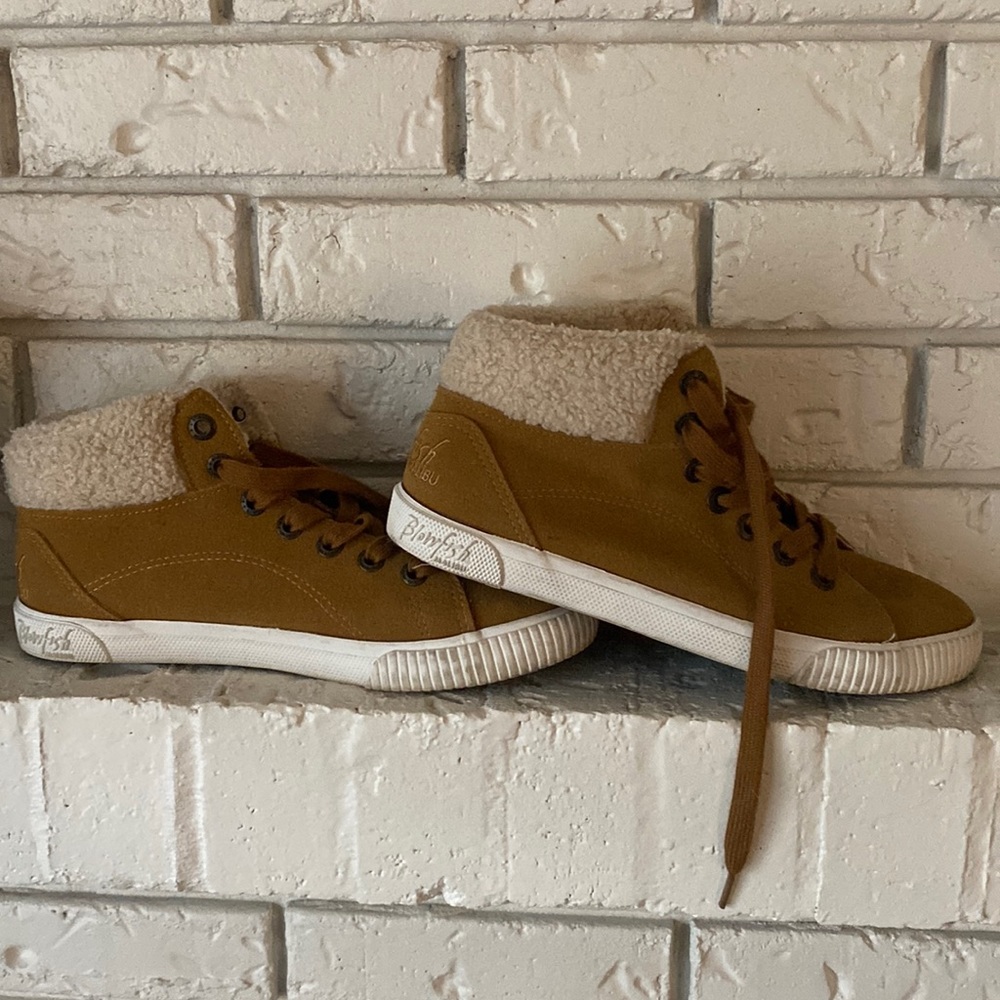Blowfish Malibu brown suede winter boots. Women’s size 8.5.